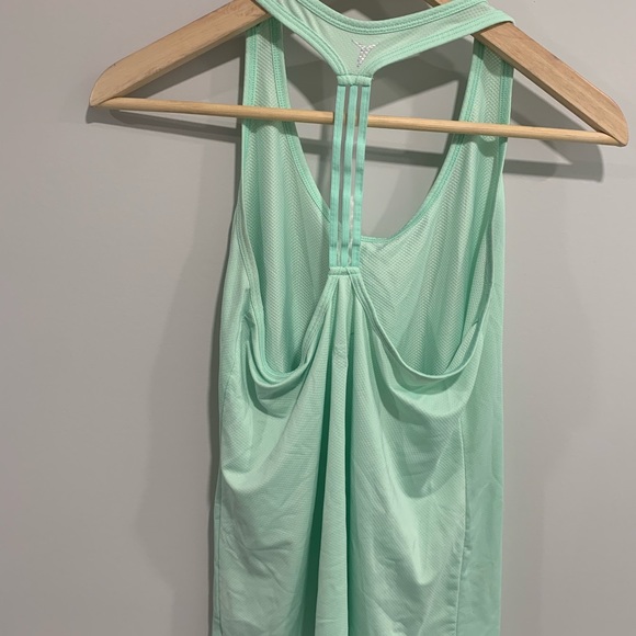 Athletic Tops Bundle - Picture 4 of 8